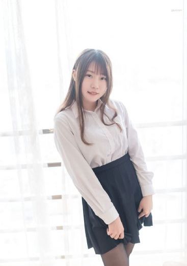 摸胸摸下面